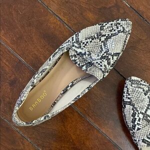 Bamboo Women's Snakeskin Flats 71/2